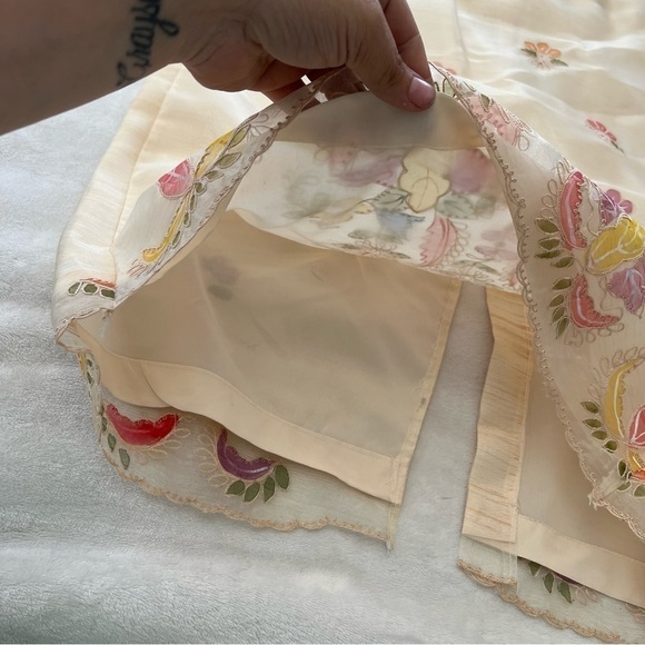 VINTAGE Handmade Floral Embroidered Blouse Skirt with Scarf - Picture 9 of 14